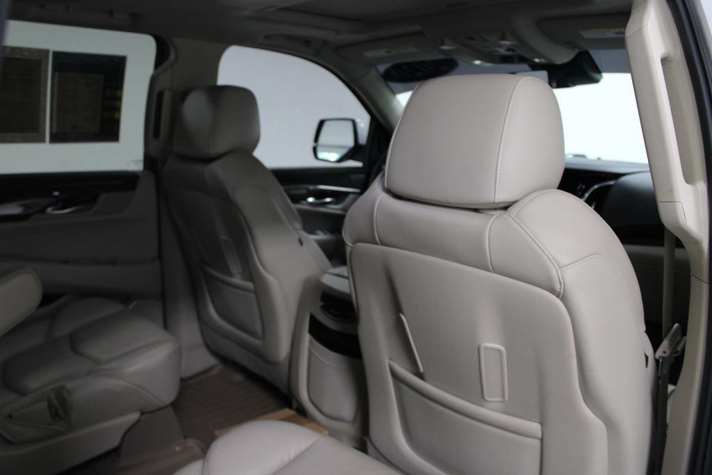 Used 2020 Cadillac Escalade Premium Luxury AWD/4WD image 36