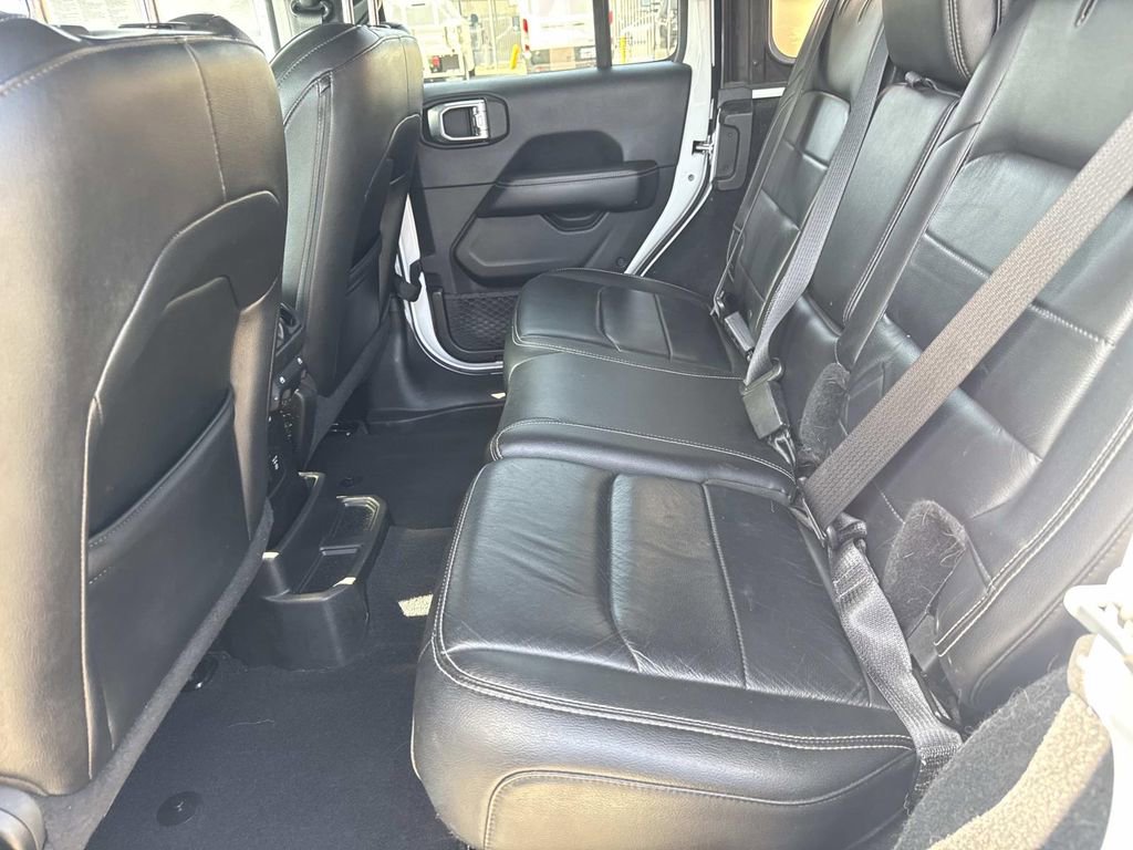 Used 2018 Jeep Wrangler Unlimited Sahara AWD/4WD image 24