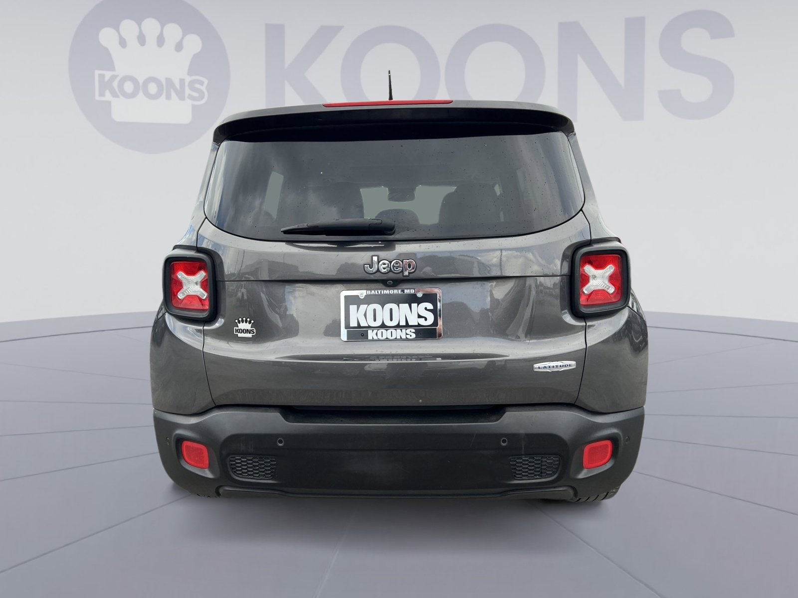 Used 2017 Jeep Renegade Latitude FWD image 2