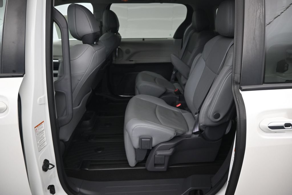 Used 2021 Toyota Sienna Limited FWD image 14
