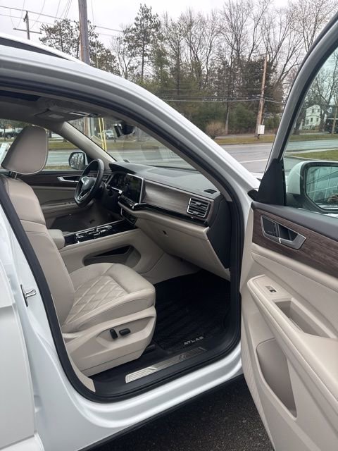 Used 2024 Volkswagen Atlas SEL Premium R-Line AWD/4WD image 18