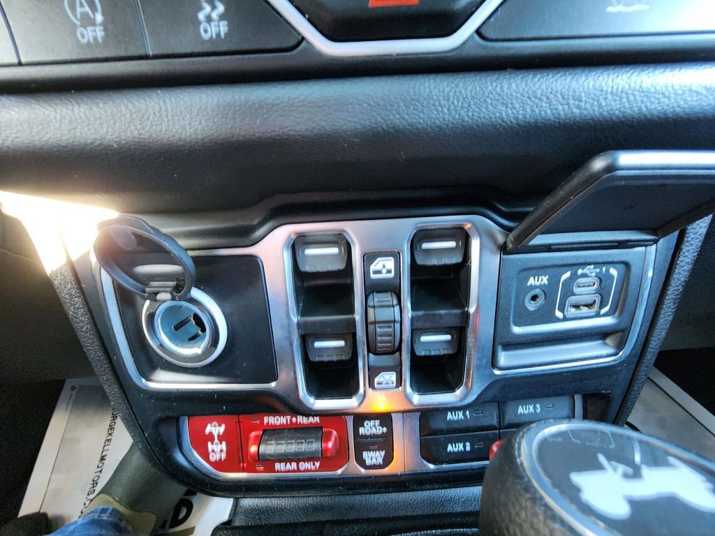 Used 2024 Jeep Wrangler Unlimited Rubicon w/ XTREMEE 35" Tire Package image 17