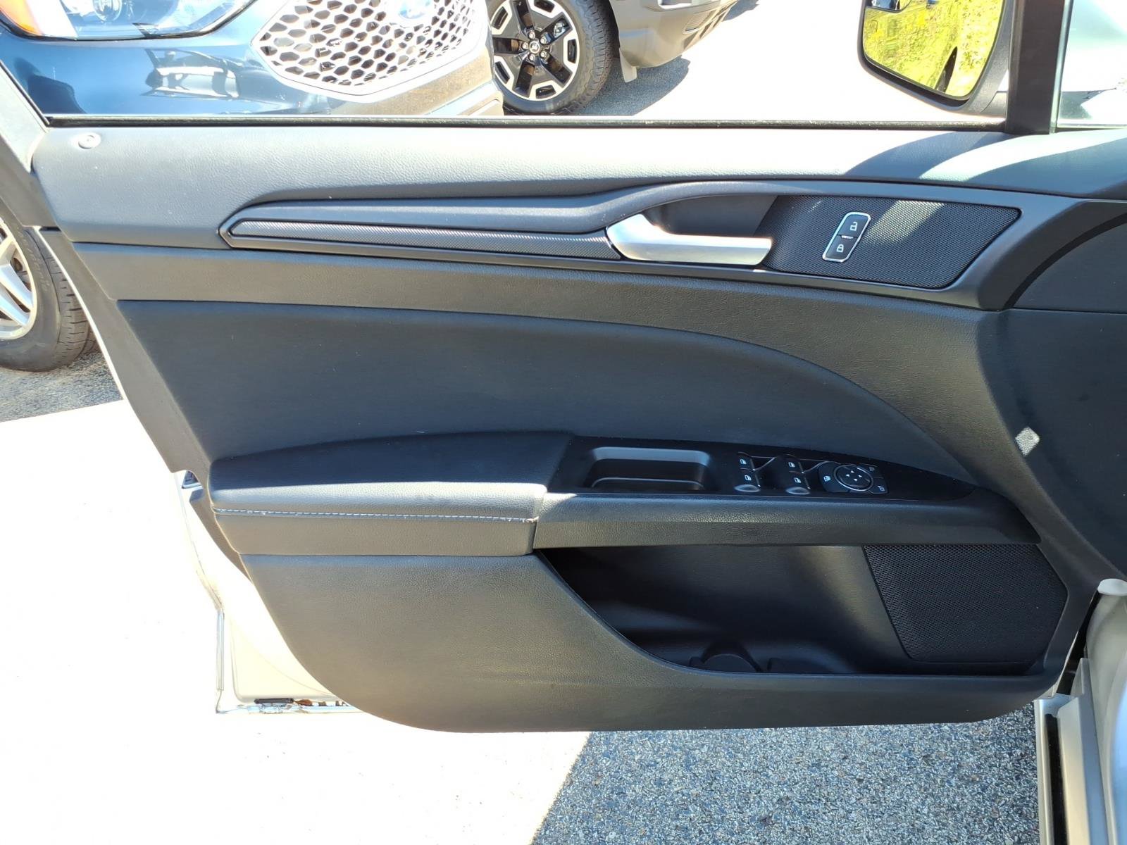 Certified 2018 Ford Fusion SE w/ Equipment Group 201A FWD image 13