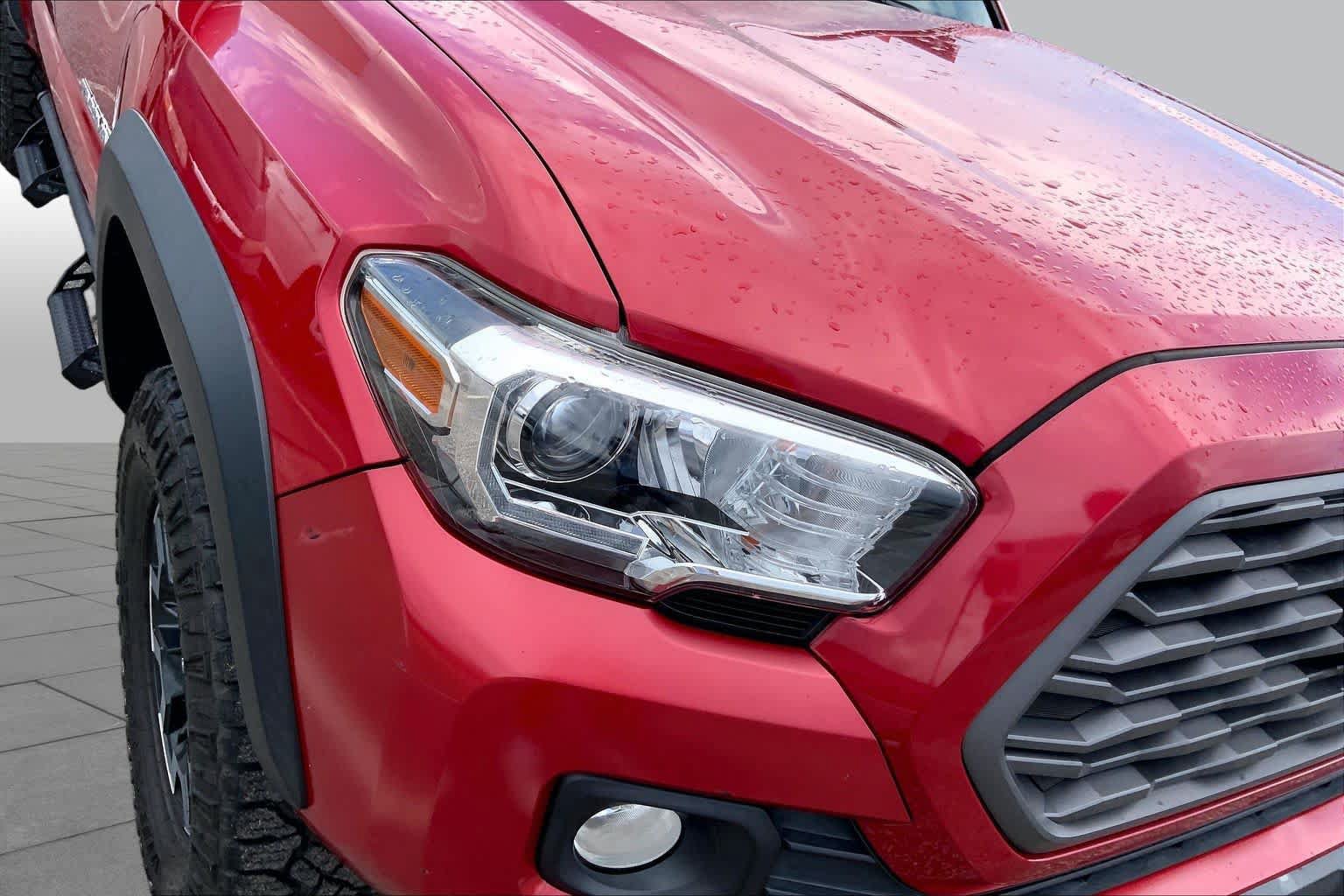 Used 2022 Toyota Tacoma TRD Off-Road w/ Technology Package AWD/4WD image 27