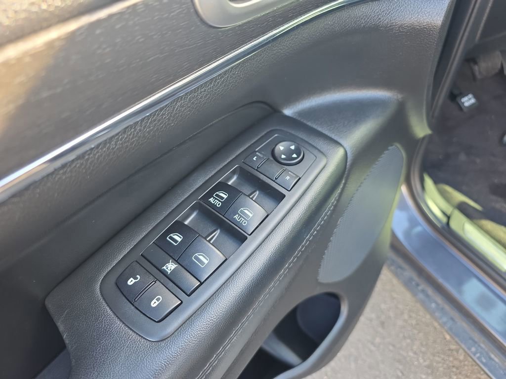 Used 2018 Jeep Grand Cherokee Limited image 21