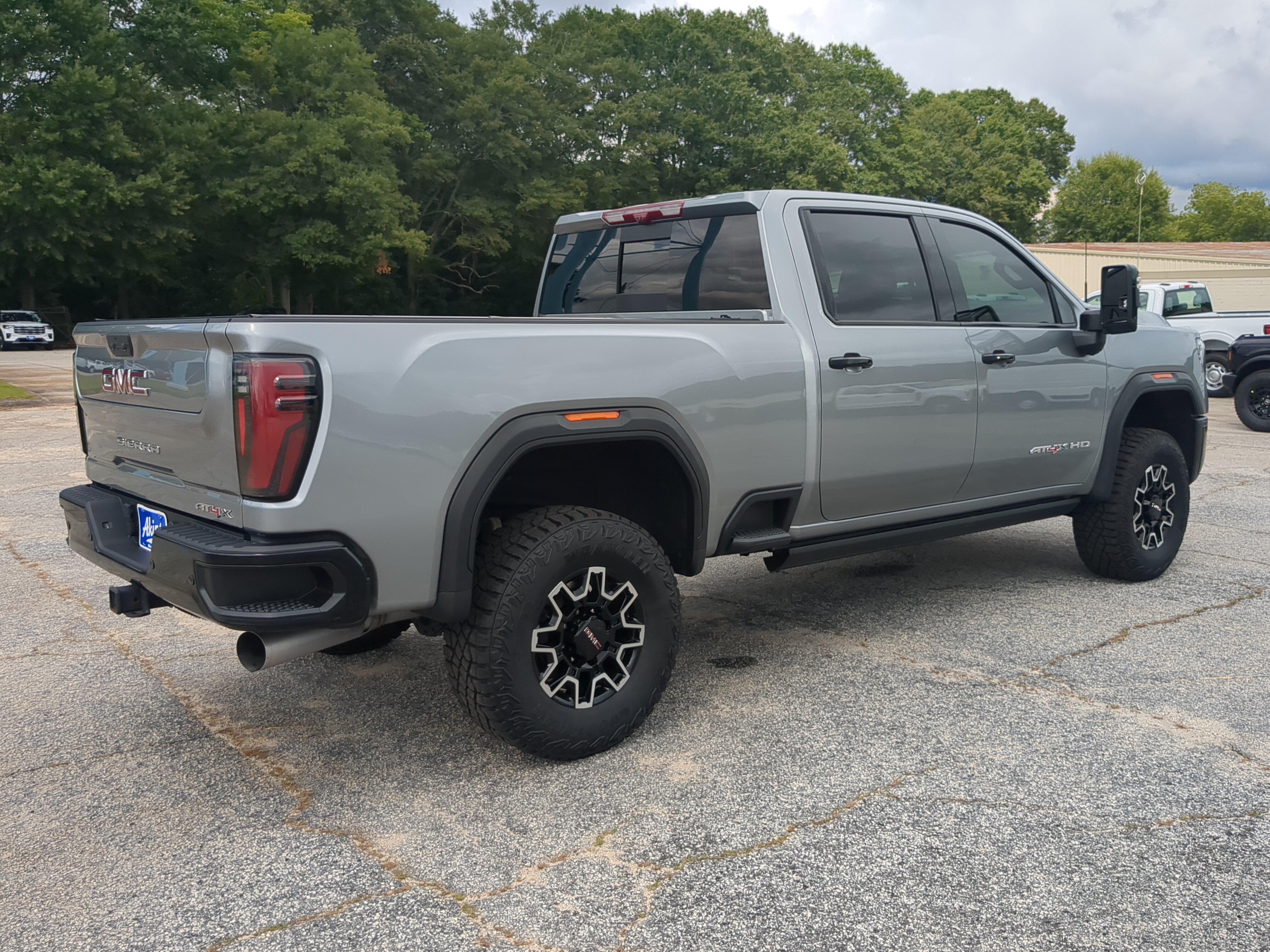 Used 2024 GMC Sierra 2500 AT4X AWD/4WD image 3