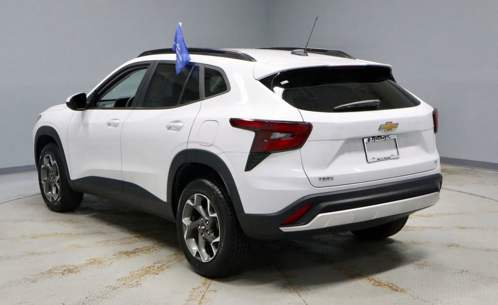 Used 2024 Chevrolet Trax LT image 3