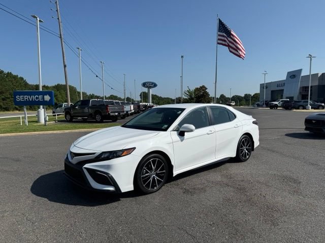 Used 2022 Toyota Camry SE FWD image 3