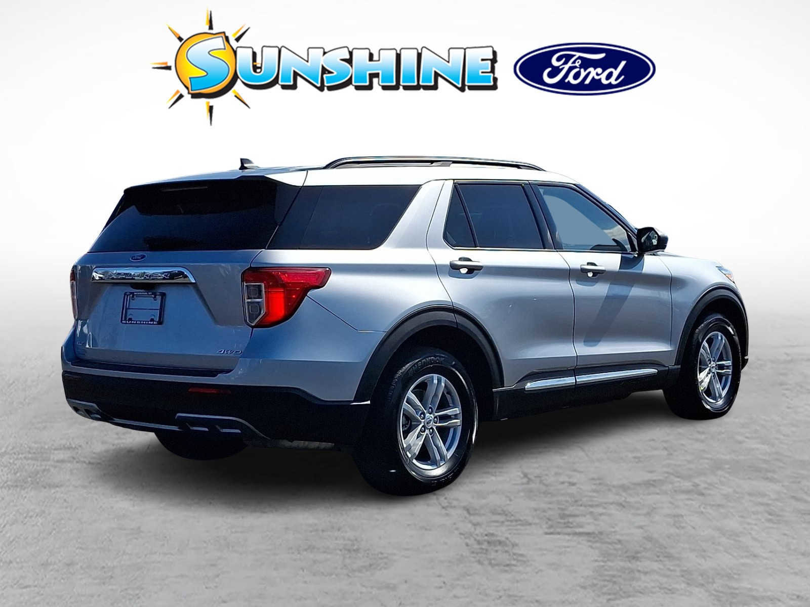 Certified 2022 Ford Explorer XLT w/ Equipment Group 202A image 4