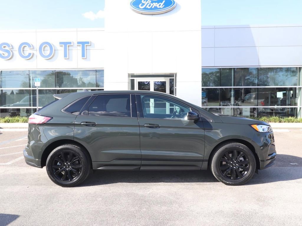 Certified 2024 Ford Edge SE w/ Black Appearance Package image 6