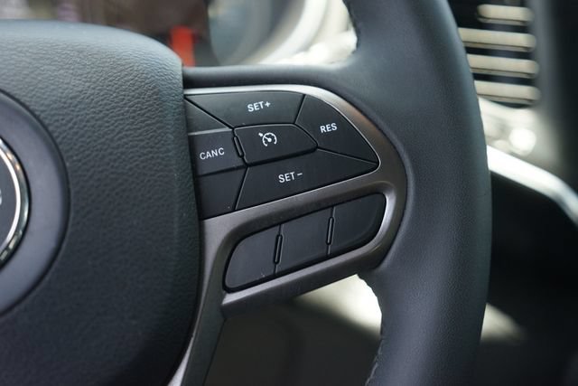 Used 2020 Jeep Cherokee Latitude Plus FWD image 24