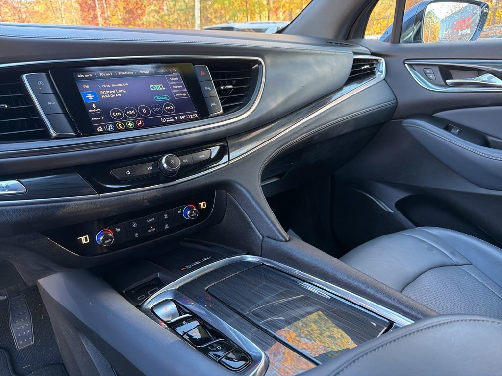 Used 2023 Buick Enclave Essence image 32