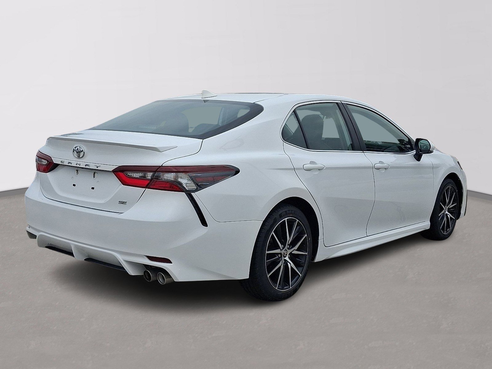 Used 2024 Toyota Camry SE image 6