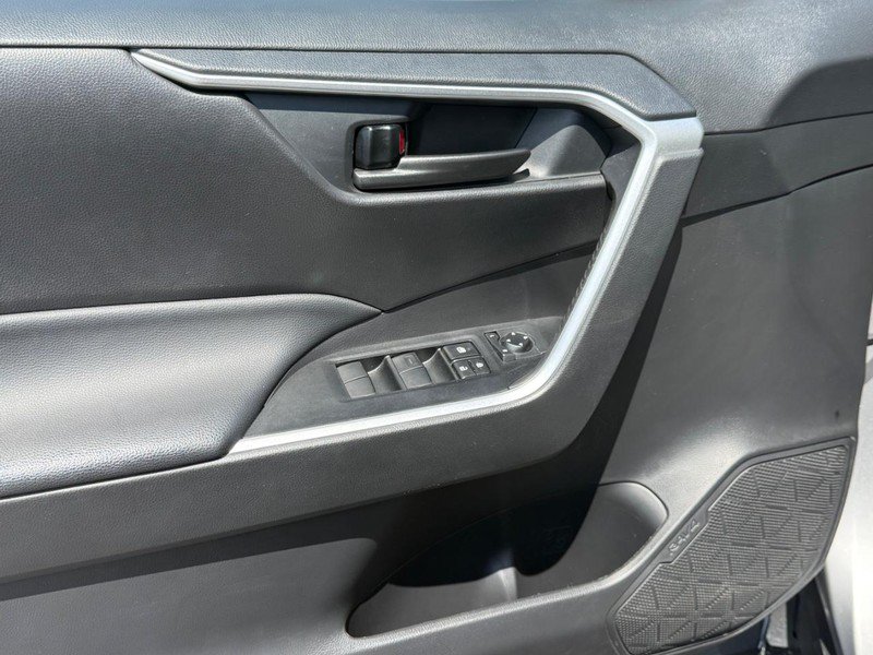 Used 2023 Toyota RAV4 LE AWD/4WD image 27