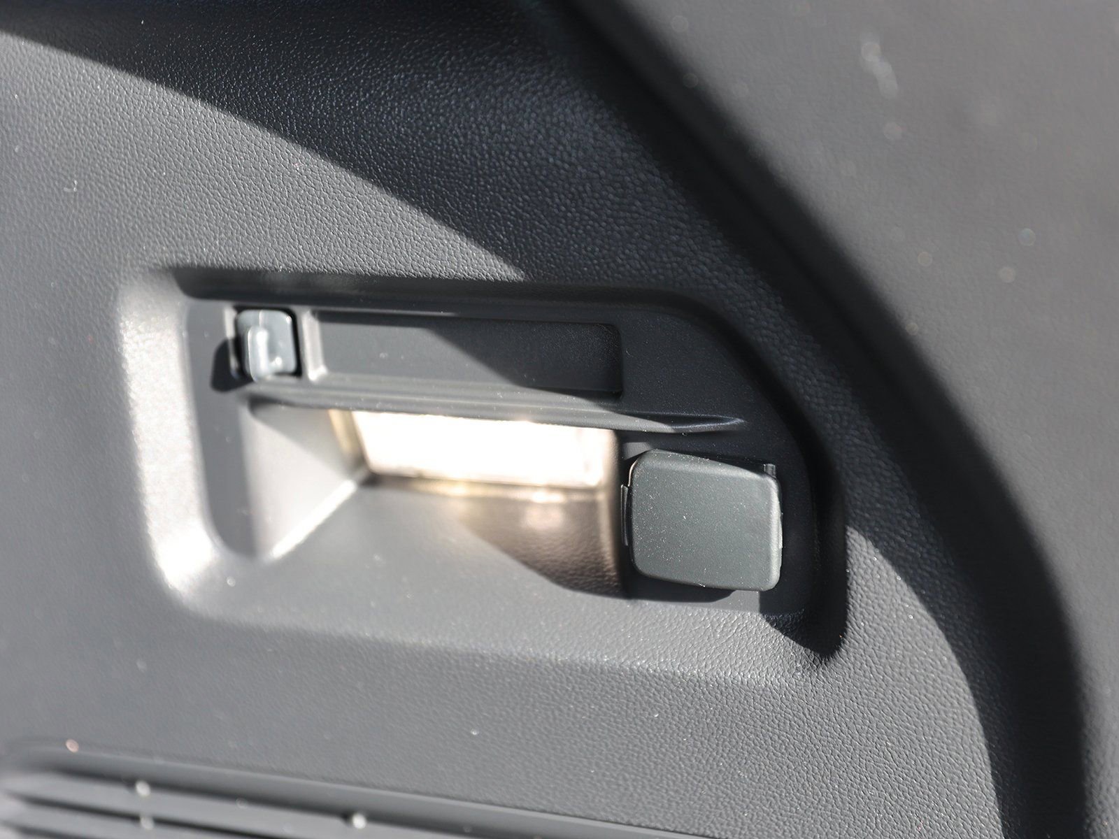 Certified 2025 Ford Explorer Active image 16