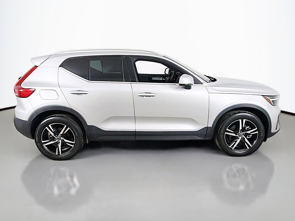 Used 2025 Volvo XC40 B5 Core AWD/4WD image 14