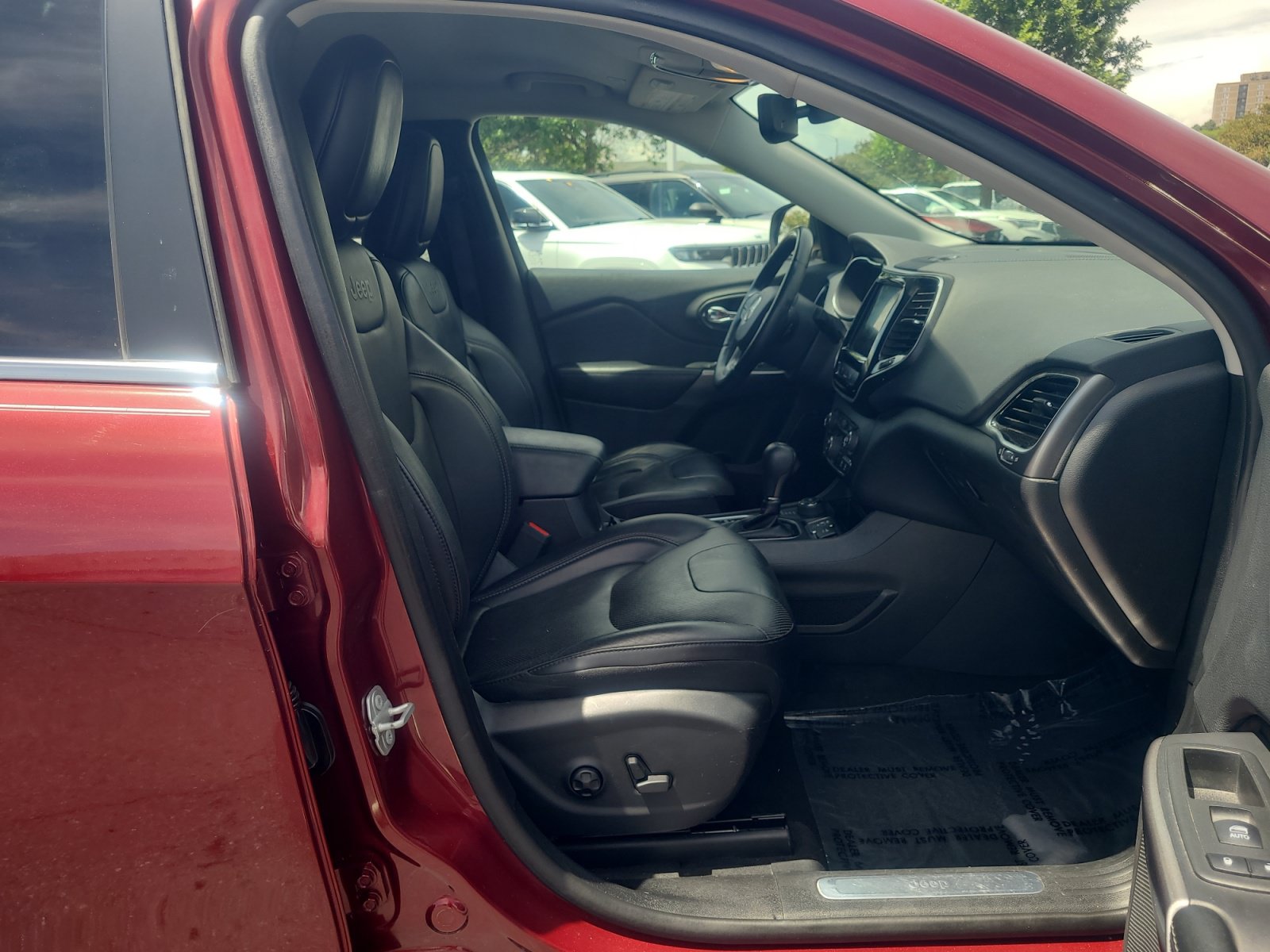 Used 2019 Jeep Cherokee Limited w/ Technology Group AWD/4WD image 19