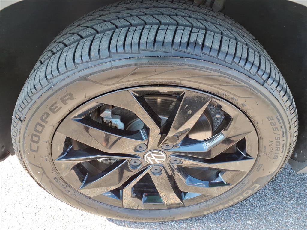 Used 2022 Volkswagen Taos SE AWD/4WD image 4