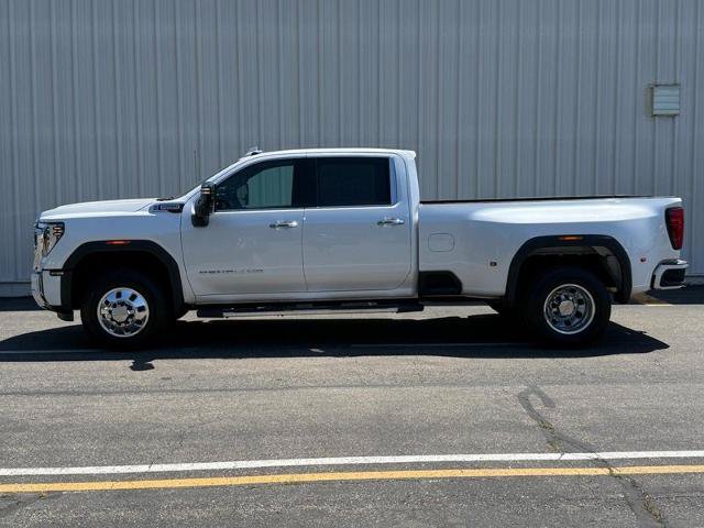 Used 2024 GMC Sierra 3500 Denali w/ Technology Package AWD/4WD image 2