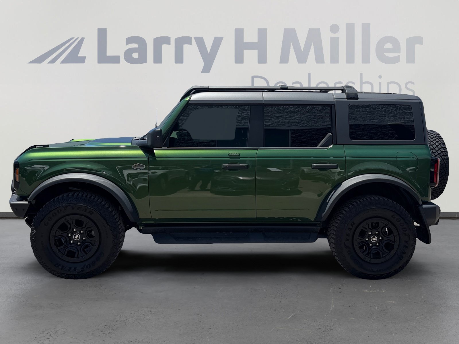 Certified 2023 Ford Bronco Wildtrak AWD/4WD image 2