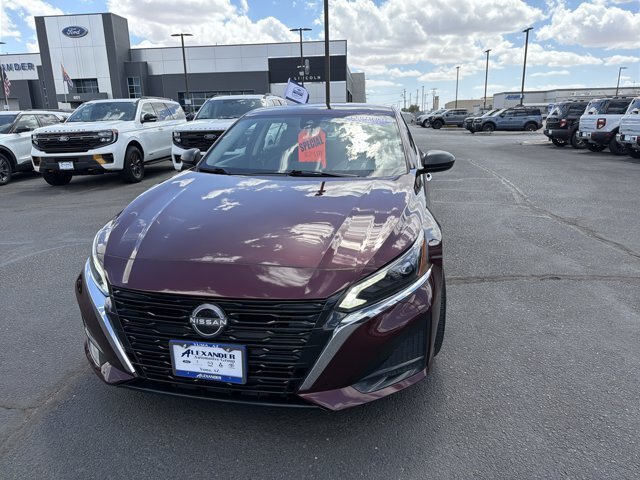 Used 2025 Nissan Altima 2.5 SV FWD image 2