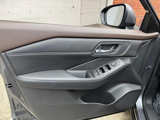 Used 2022 Nissan Rogue SV w/ SV Premium Package image 11