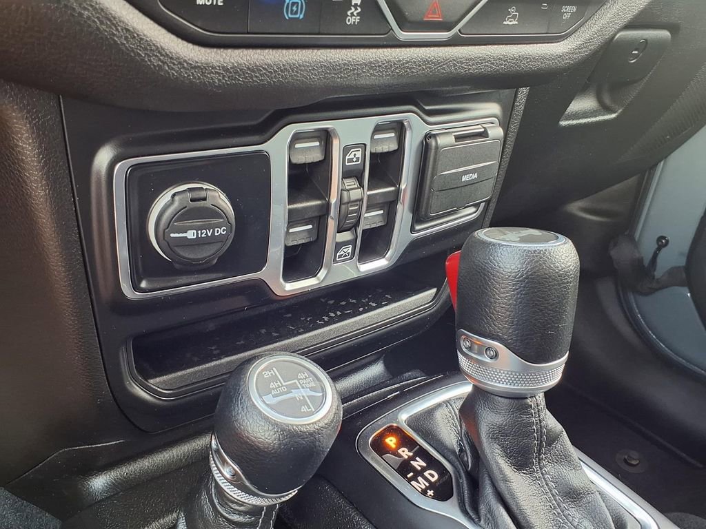 Used 2024 Jeep Wrangler Unlimited w/ Convenience Group AWD/4WD image 14