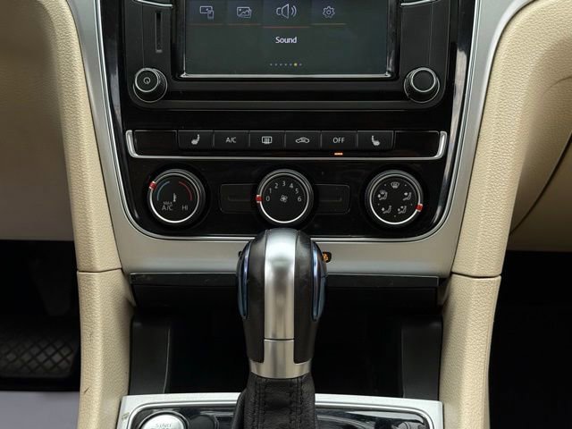 Used 2019 Volkswagen Passat 2.0T Wolfsburg w/ Wheels & Sunroof Package image 39