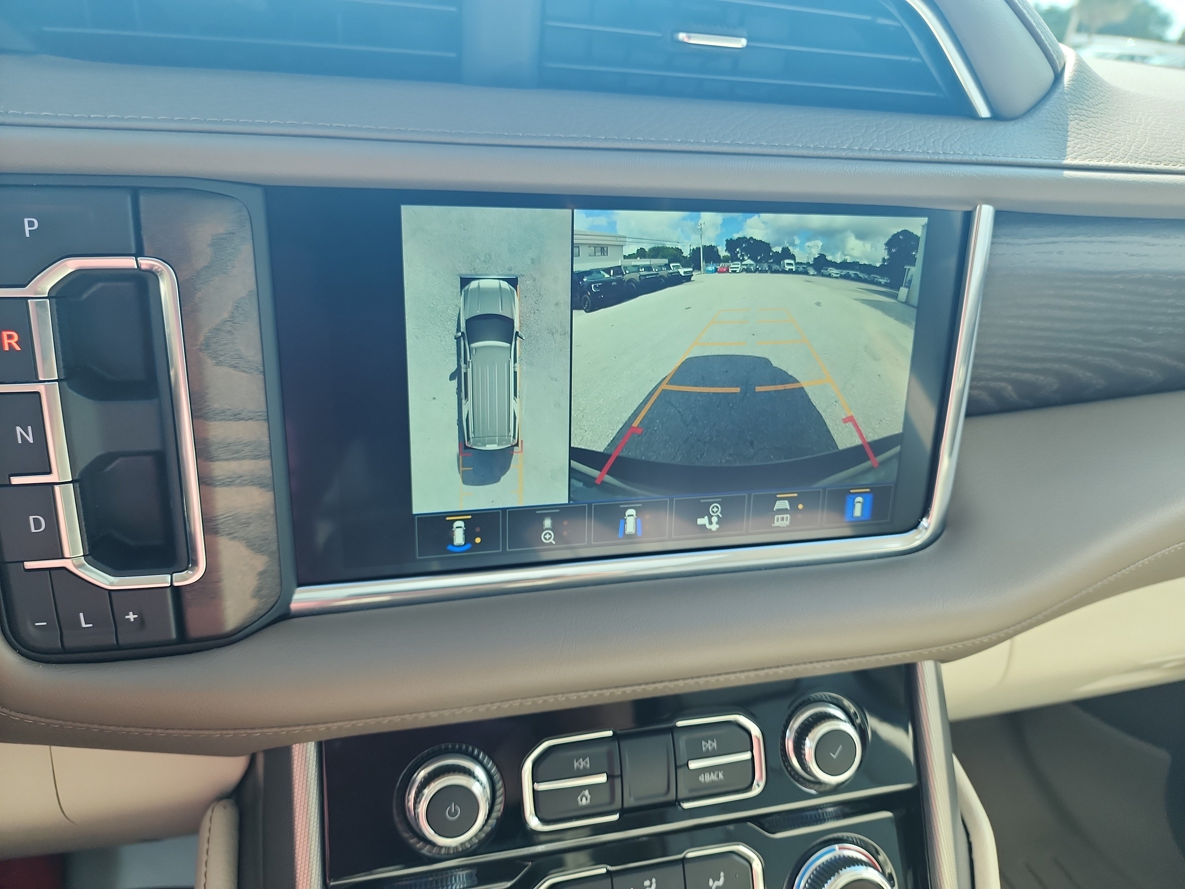 Used 2022 GMC Yukon XL Denali RWD image 40
