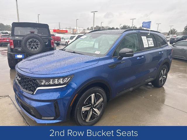 Used 2022 Kia Sorento EX w/ Panoramic Sunroof Package image 3