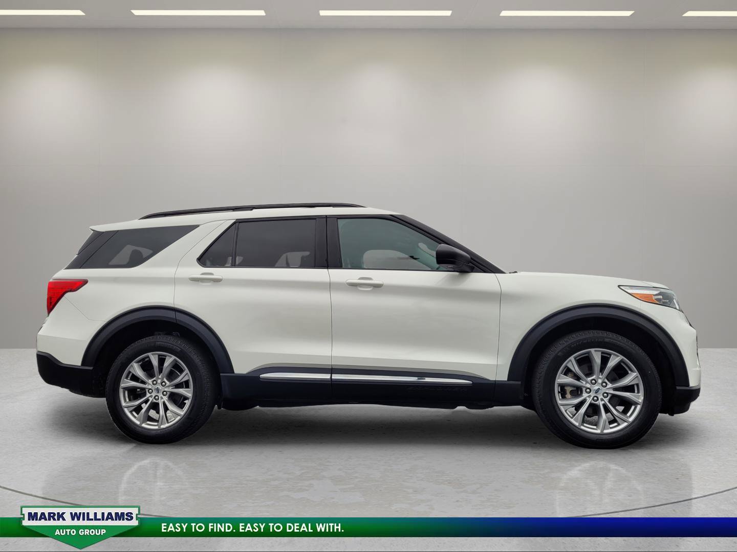 Certified 2022 Ford Explorer XLT w/ Equipment Group 202A AWD/4WD image 2