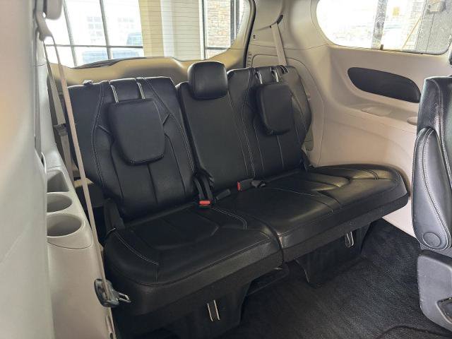 Used 2022 Chrysler Pacifica Touring-L AWD/4WD image 24