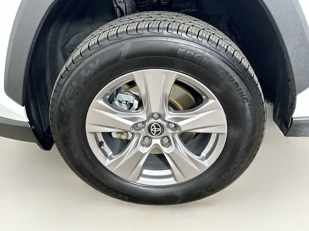 Used 2025 Toyota RAV4 XLE AWD/4WD image 8