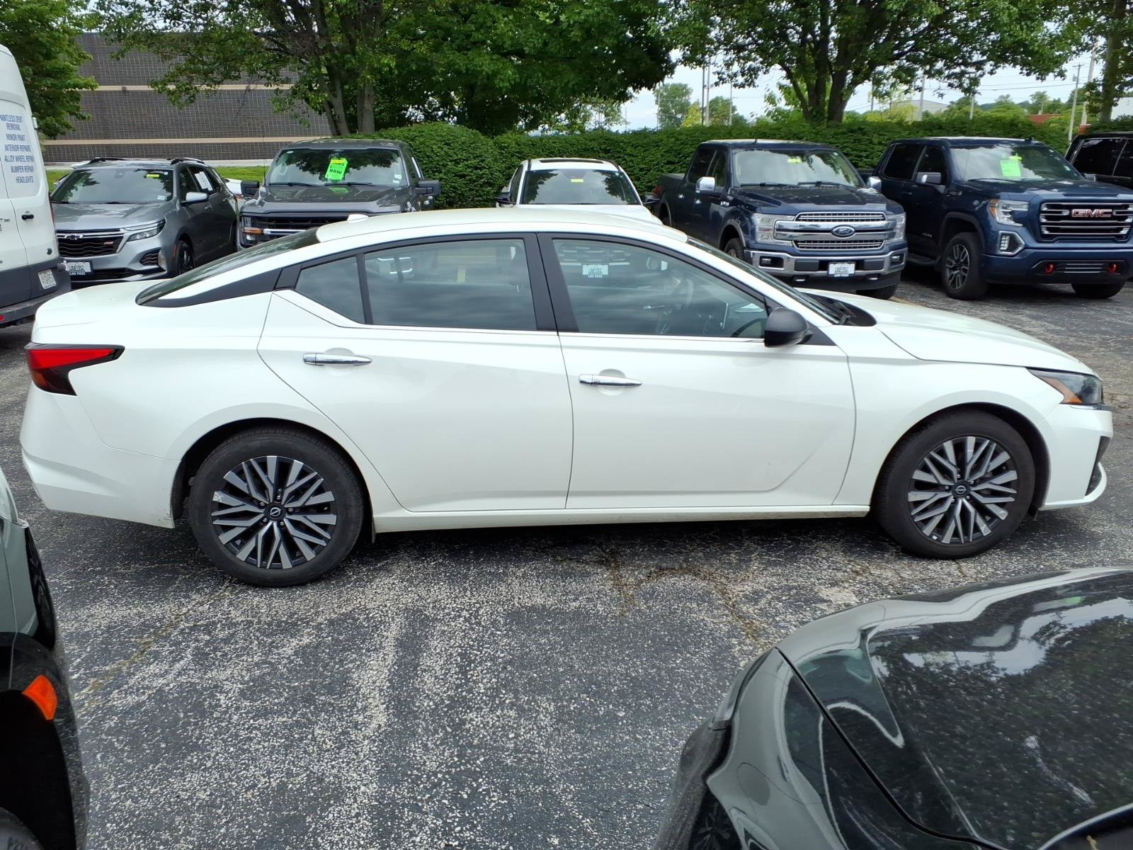Used 2025 Nissan Altima 2.5 SV FWD image 28