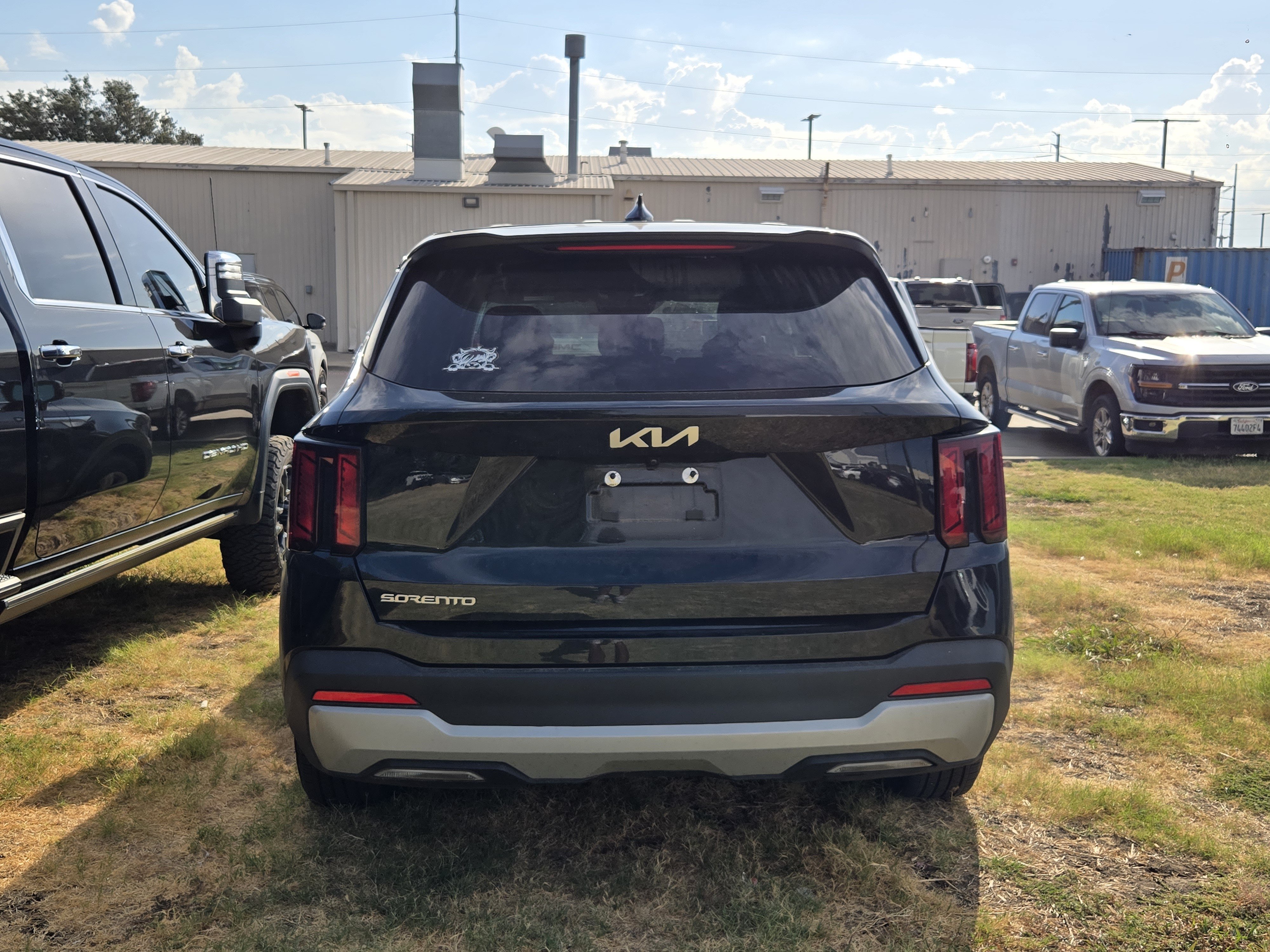 Used 2025 Kia Sorento LX FWD image 5