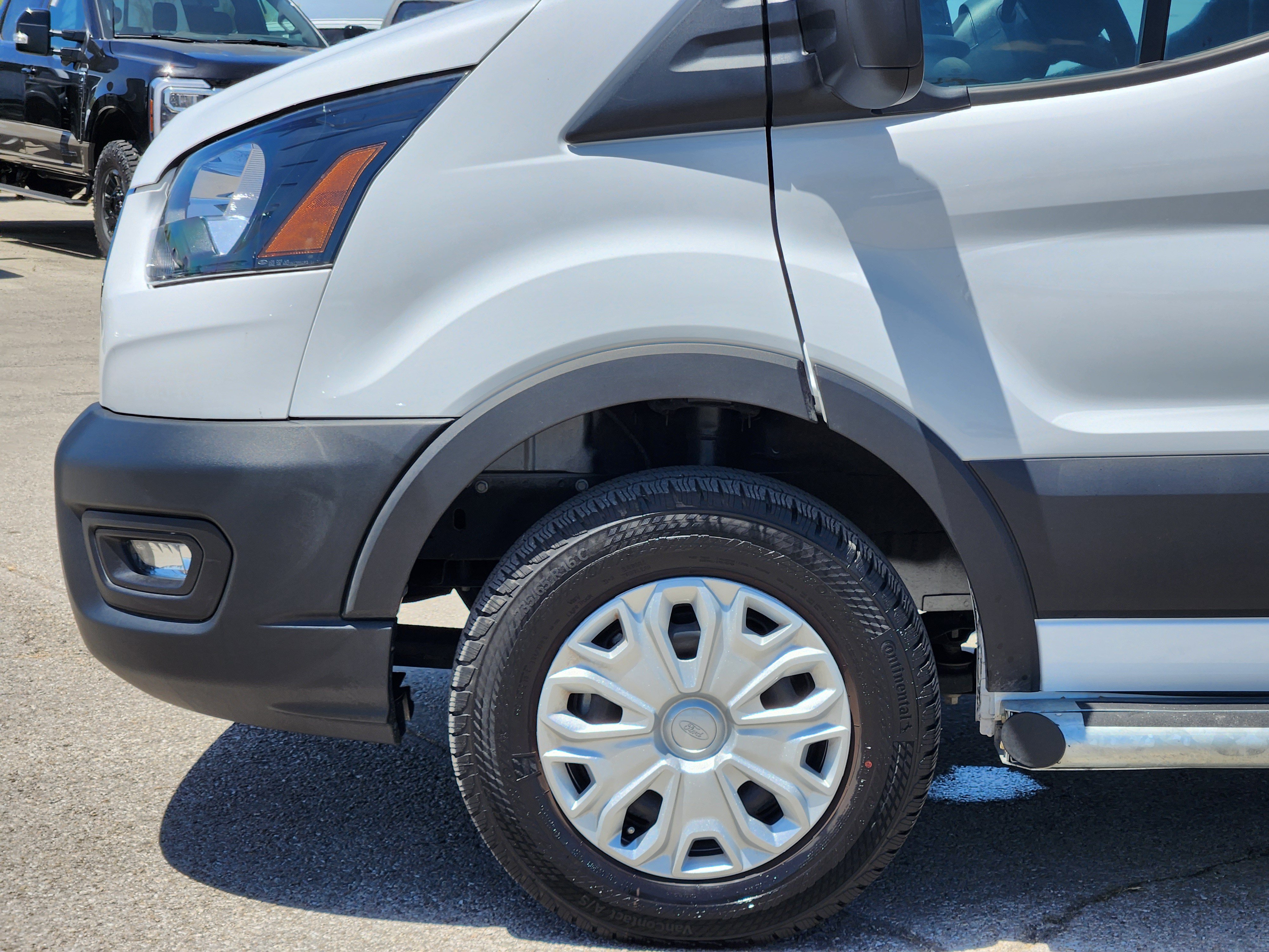 Certified 2025 Ford Transit 250 Low Roof w/ Exterior Upgrade Package RWD image 9