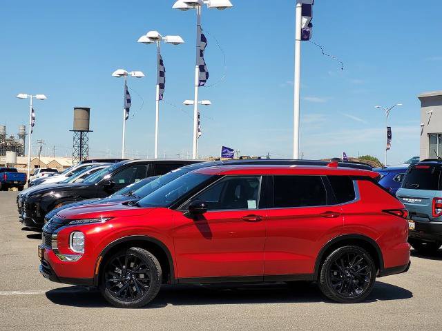 Used 2023 Mitsubishi Outlander SE Black Edition FWD image 7