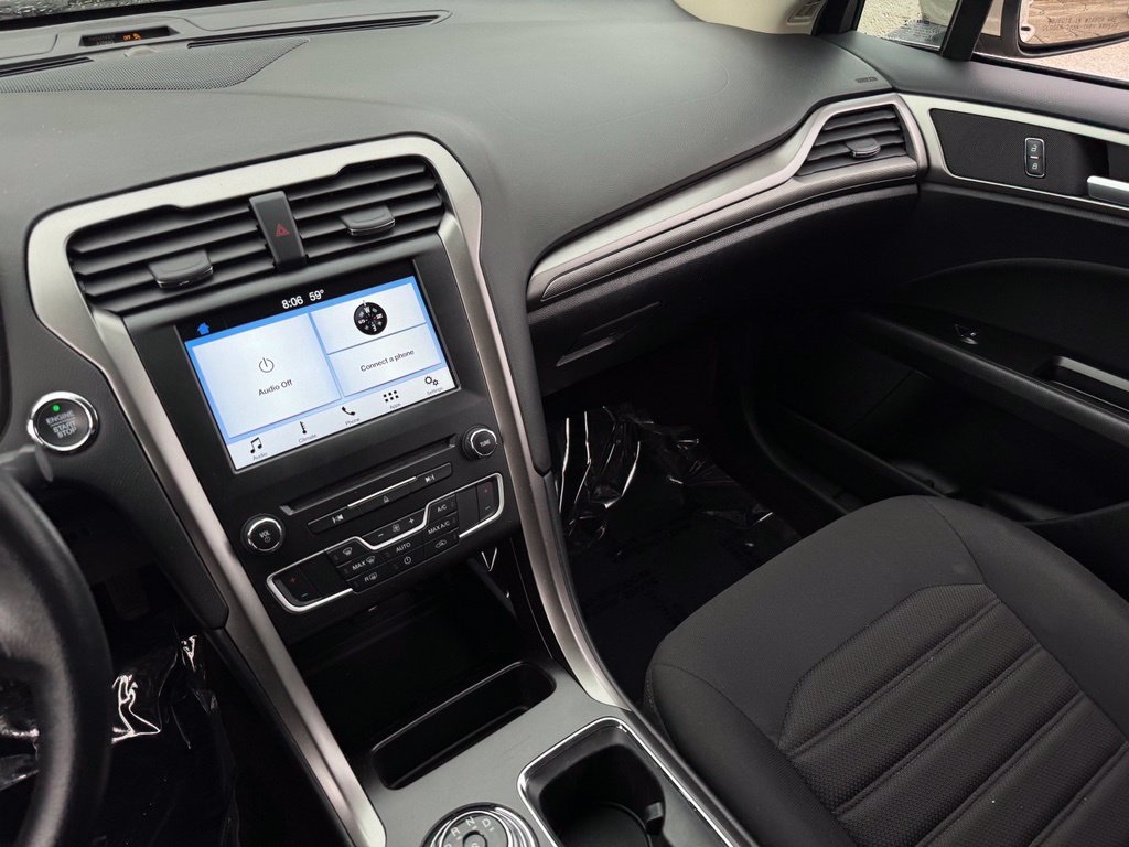 Certified 2017 Ford Fusion SE w/ Fusion SE Technology Package FWD image 28