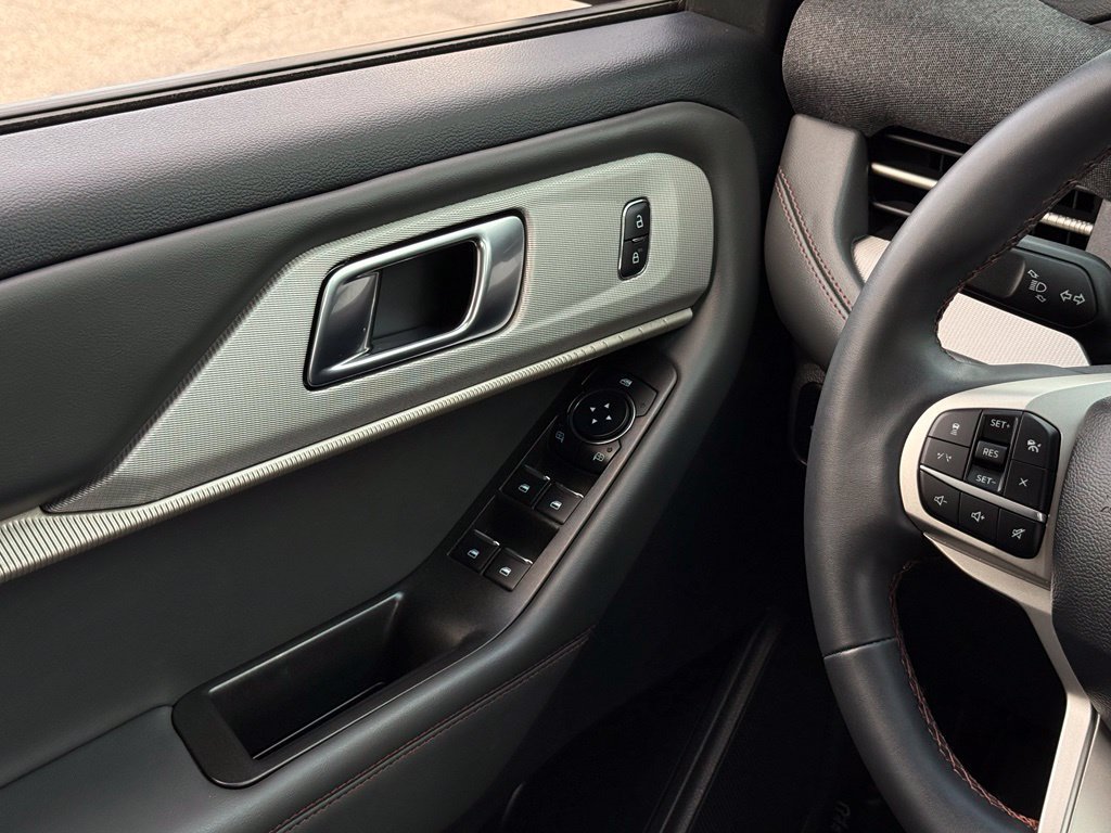Certified 2025 Ford Explorer Active AWD/4WD image 11