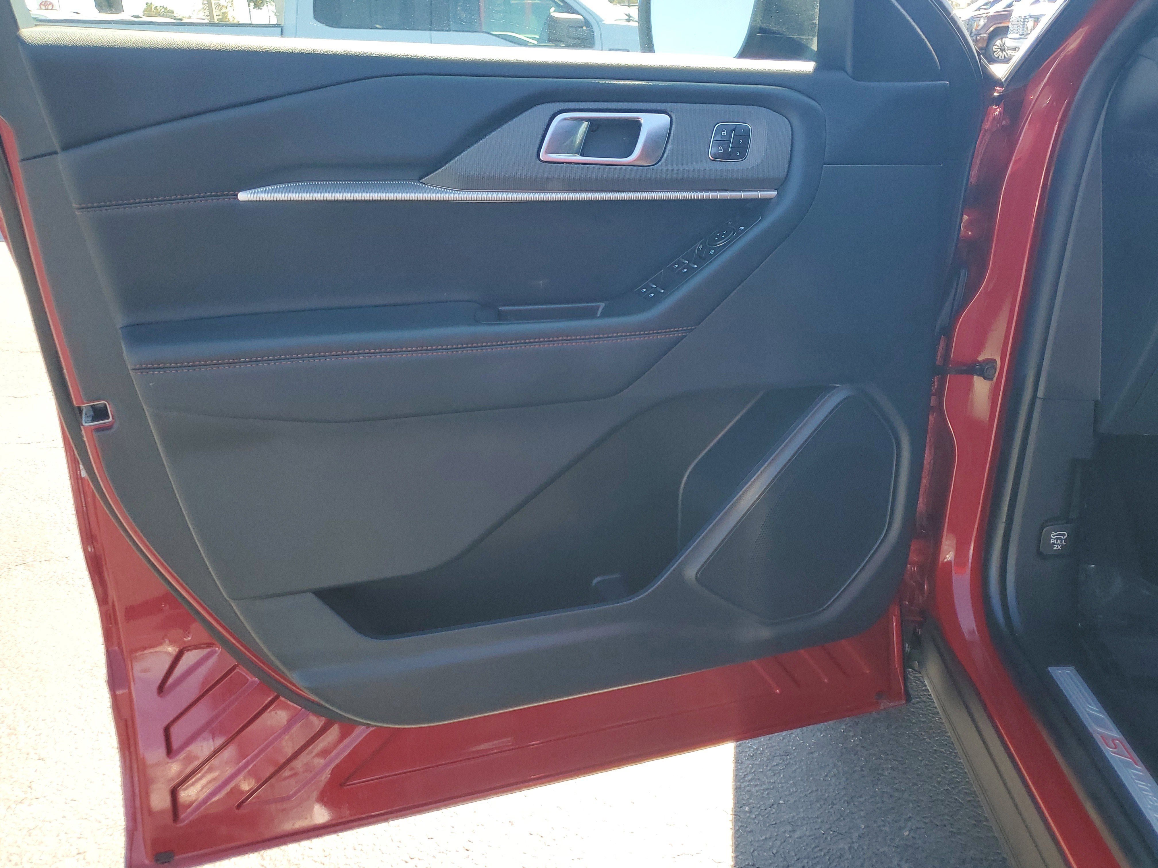 Certified 2025 Ford Explorer ST-Line w/ Premium Package image 20