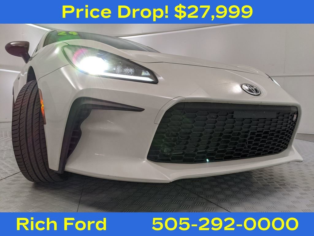 Used 2024 Toyota GR86 Base image 25