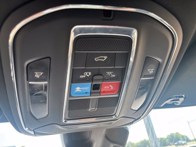 Used 2024 Jeep Wagoneer Series III AWD/4WD image 24