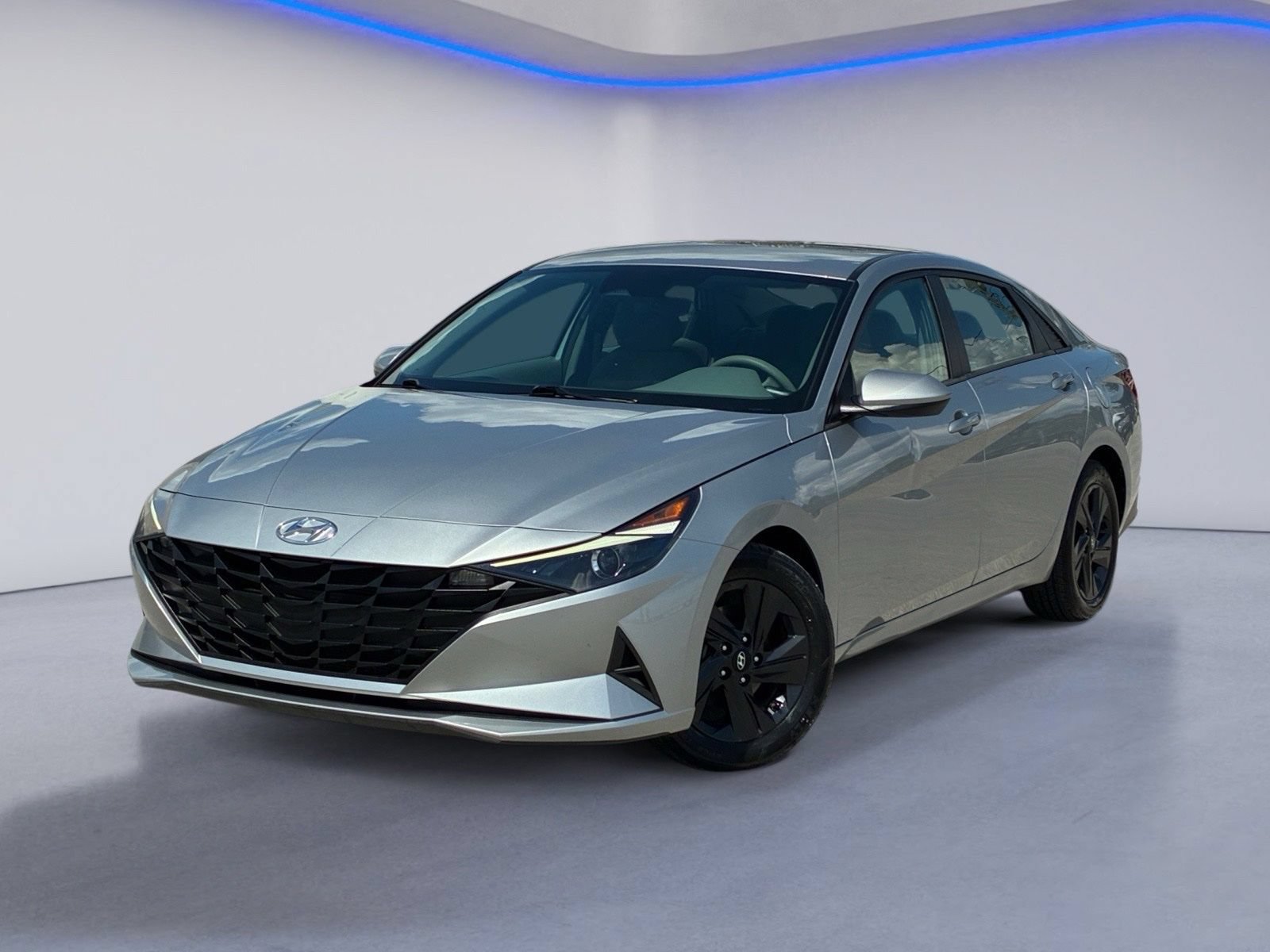 Used 2022 Hyundai Elantra SEL w/ Cargo Package FWD image 2