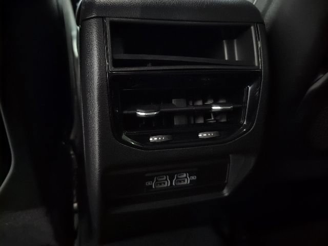 Used 2023 Jeep Grand Cherokee Laredo AWD/4WD image 28