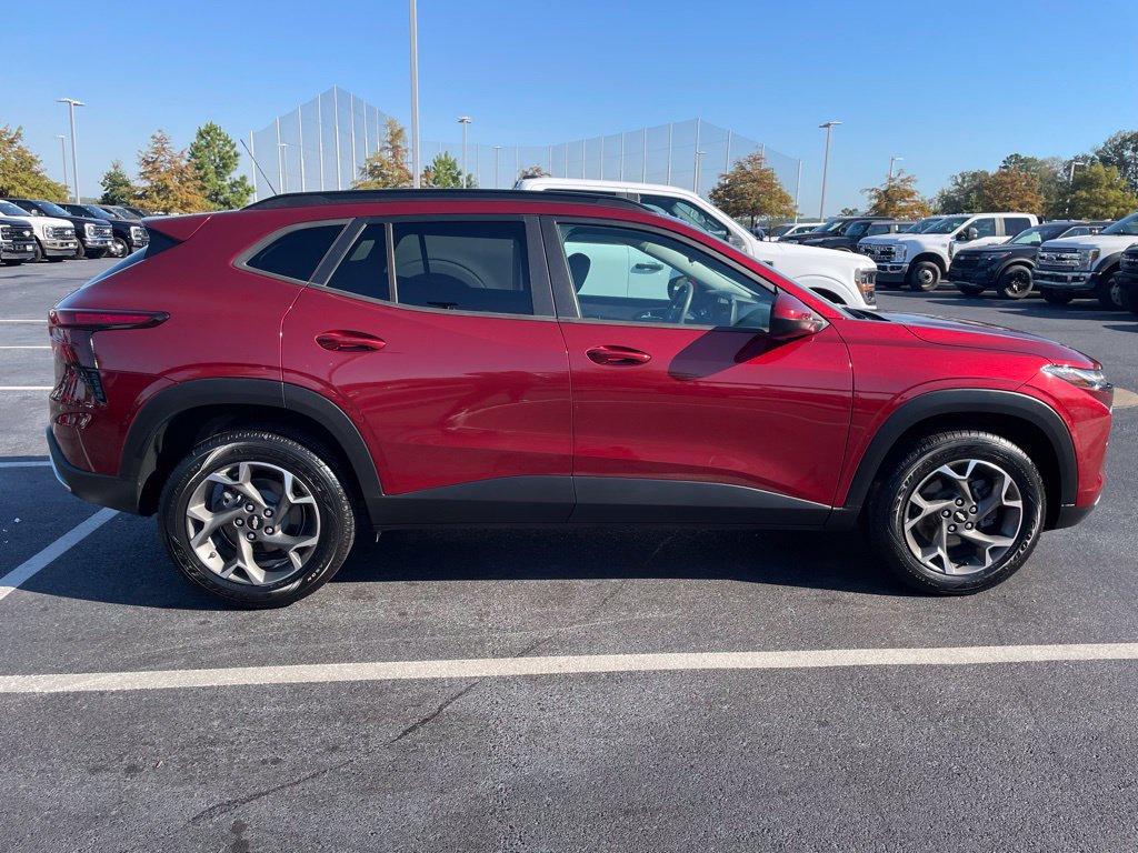Used 2024 Chevrolet Trax LT FWD image 8