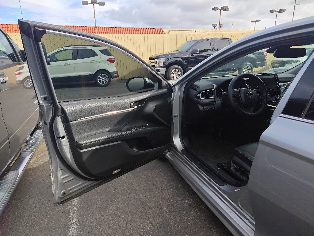 Used 2022 Toyota Camry XSE FWD image 6