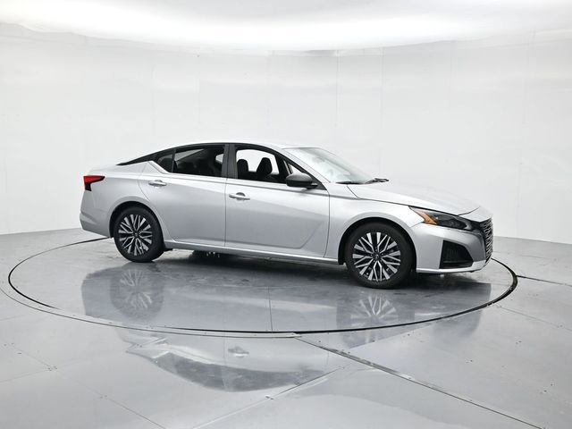 Used 2024 Nissan Altima 2.5 SV image 3