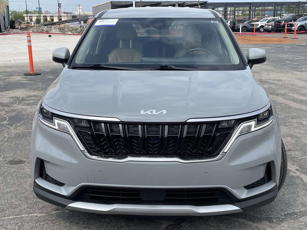 Used 2024 Kia Carnival EX image 8