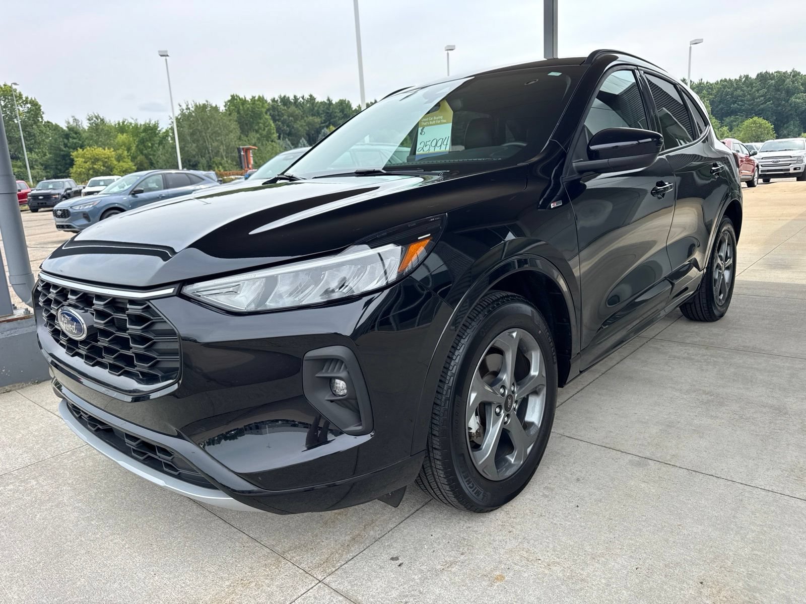 Certified 2023 Ford Escape ST-Line Select AWD/4WD image 3
