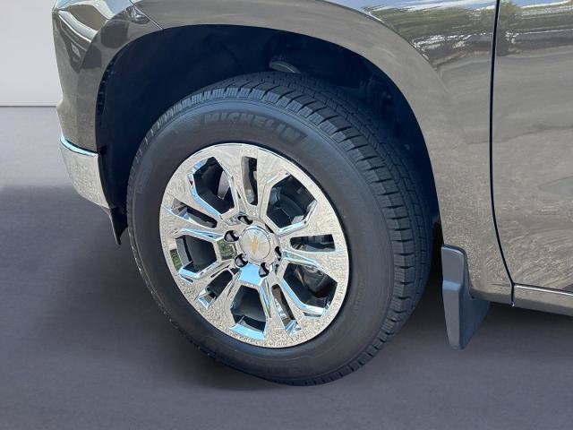 Used 2023 Chevrolet Silverado 1500 LTZ w/ LTZ Premium Package AWD/4WD image 12
